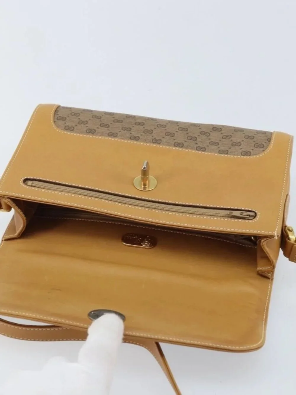 GUCCI Micro GG Supreme Shoulder Bag PVC Beige Gold Auth AMZ079